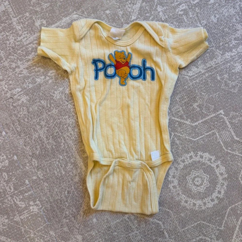 Vintage Y2K Disney Winnie the Pooh Bodysuit Baby 0-3 month Yellow Short Sleeve